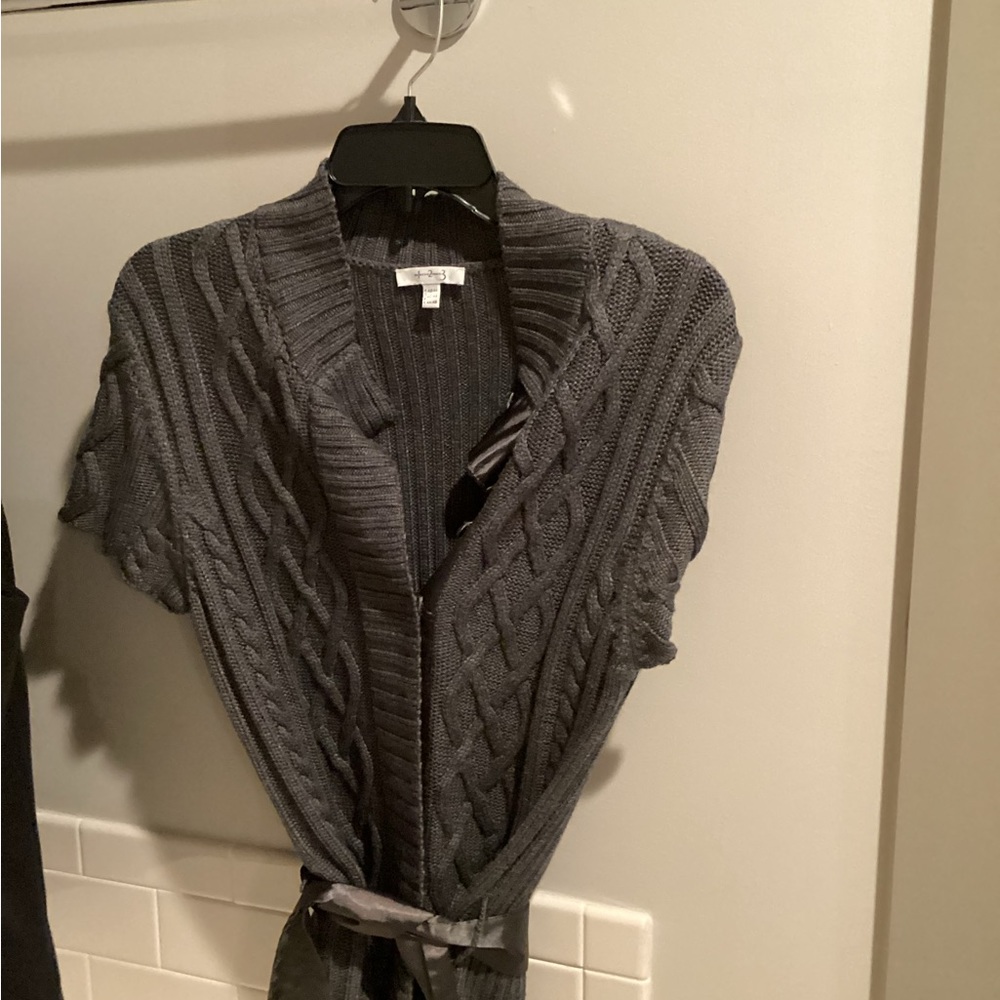 Cap sleeve grey cardigan/sweater